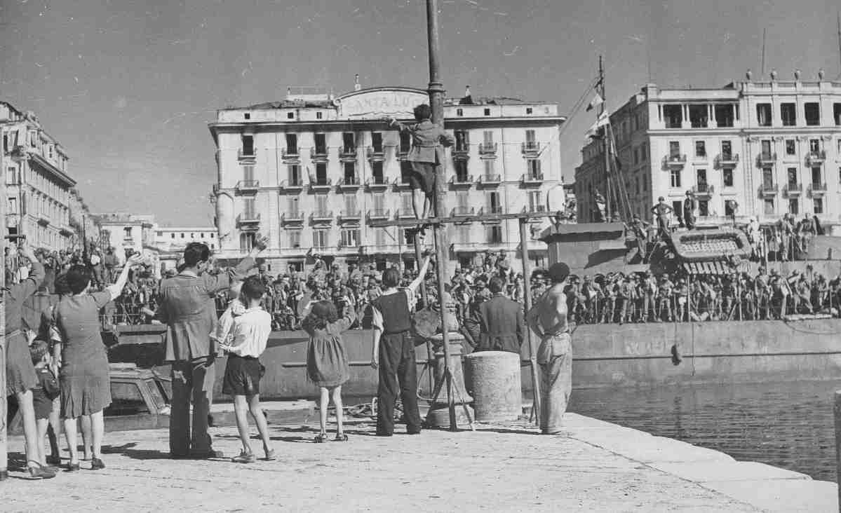 NAPLES HARBOUR REOPENED