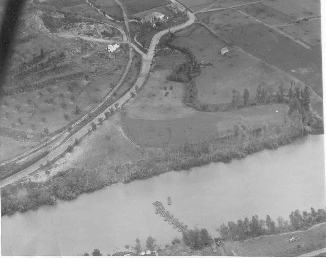 PONTOON BRIDGE VOLTURNO AS FIGHTING CONTINUES AT BRIDGEHEAD